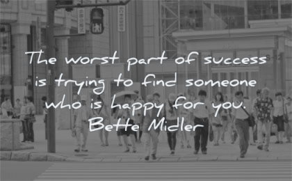 jaloezie afgunst quotes ergste deel succes iemand proberen te vinden die gelukkig bette midler wisdom people walking street asia